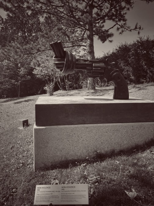 Non-Violence Monument-Musse Olympique-Lausenne-Suisse
